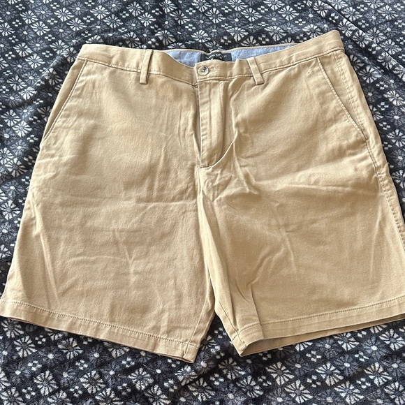 Banana Republic Aiden Shorts - Picture 1 of 4